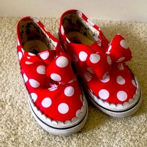 Adorable Minnie polka dot Vans with bow